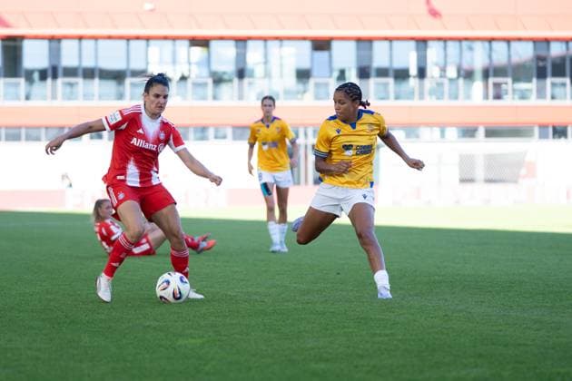 Jovana Damnjanovic 9 Bayern and Josephine Bonsu 23 Jena in action at the Google Pixel Womens Bundesliga match FC Bayern Munich FC Carl Zeiss Jena on 20 09 2025 Munich FC Bayern Campus Bayern Germany