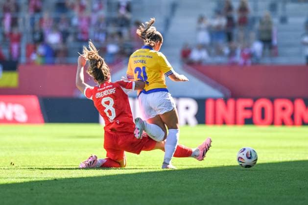 Lena Oberdorf 8 Bayern and Nelly Juckel 31 Jena in action at the Google Pixel Womens Bundesliga match FC Bayern Munich FC Carl Zeiss Jena on 20 09 2025 Munich FC Bayern Campus Bayern Germany