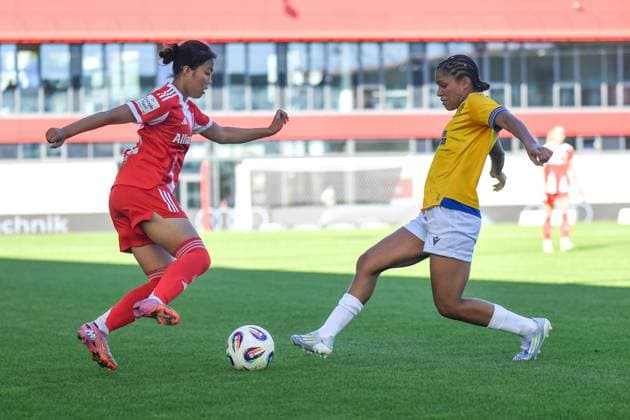 Momoko Tanikawa 18 Bayern and Josephine Bonsu 23 Jena in action at the Google Pixel Womens Bundesliga match FC Bayern Munich FC Carl Zeiss Jena on 20 09 2025 Munich FC Bayern Campus Bayern Germany