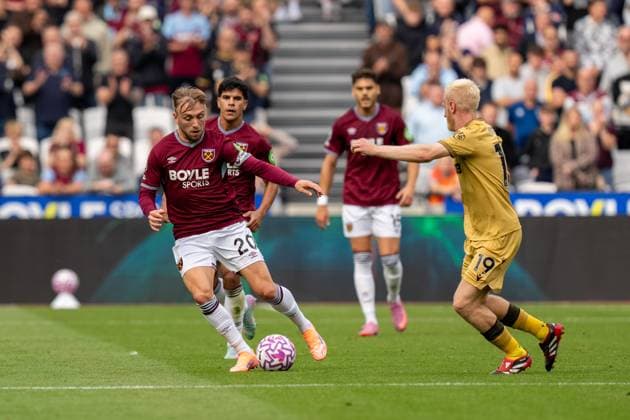 West Ham United v Crystal Palace Premier League 20 09 2025. West Ham United forward Jarrod Bowen (20) on the ball during the Premier League match between West Ham United and Crystal Palace at the London Stadium, London, England on 20 September 2025. London London Stadium England Editorial use only DataCo restrictions apply See www.football-dataco.com , Copyright: xStephenxFlynnx PSI-22845-0016