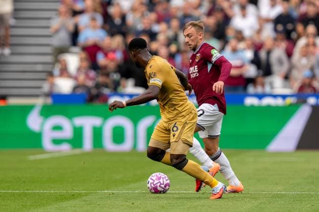 West Ham United v Crystal Palace Premier League 20 09 2025. West Ham United forward Jarrod Bowen (20) and Crystal Palace defender Marc Guehi (6) during the Premier League match between West Ham United and Crystal Palace at the London Stadium, London, England on 20 September 2025. London London Stadium England Editorial use only DataCo restrictions apply See www.football-dataco.com , Copyright: xStephenxFlynnx PSI-22845-0017