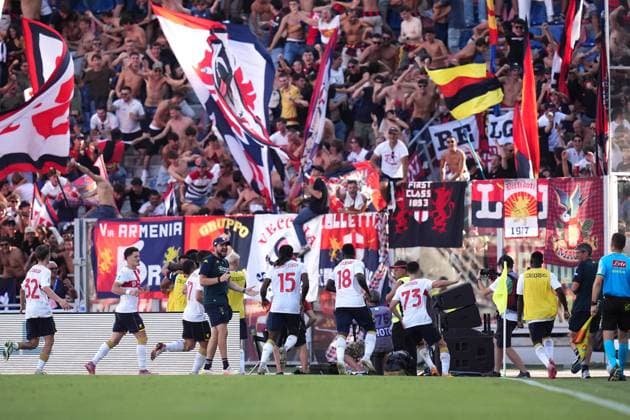 Genoa™s Mikael Egill Ellertsson celebrates after scoring the 0-1 goal for his team during the Serie A soccer match between Bologna and Genoa at the Renato Dall™Ara Stadium in Bologna, north Italy - Saturday, September 20, 2025 -  Copyright: xMassimoxPaolone LaPressex