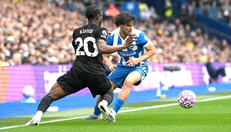 Mohammed Kudus of Spurs tries to get past Ferdi Kadioglu of Brighton during the Premier League match between Brighton and Hove Albion and Tottenham Hotspur at the American Express Stadium , Brighton , UK - 20th September 2025 Brighton & Hove Albion v Tottenham Hotspur Premier League Football, Amex Stadium, Sussex, United Kingdom - 20 Sep 2025Brighton Amex Stadium Sussex United Kingdom Editorial use only. No merchandising. For Football images FA and Premier League restrictions apply inc. no internet mobile usage without FAPL license - for details contact Football Dataco  Copyright: xSimonxDack Shutterstockx 15495909r