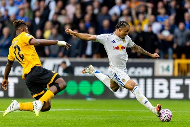 Wolverhampton Wanderers v Leeds United Premier League 20 09 2025. GOAL scores 3-1 Leeds United forward Noah Okafor (19) shoots at goal and scores during the Premier League match between Wolverhampton Wanderers and Leeds United at Molineux, Wolverhampton, England on 20 September 2025. Wolverhampton Molineux West Midlands England Editorial use only DataCo restrictions apply See www.football-dataco.com , Copyright: xManjitxNarotrax PSI-22857-0037