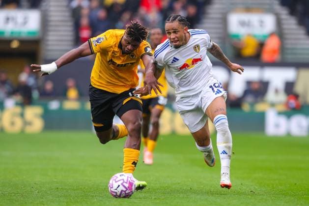 Wolverhampton Wanderers FC v Leeds United FC, Premier League Noah Okafor Of Leeds United battles with Emmanuel Agbadou Of Wolverhampton Wanderers during the Wolverhampton Wanderers FC v Leeds United FC English Premier League match at Molineux Stadium, Wolverhampton, England, United Kingdom on 20 September 2025 Credit: Lee Keuneke Every Second Media Editorial use only. All images are copyright Every Second Media Limited. No images may be reproduced without prior permission. All rights reserved. Premier League and Football League images are subject to licensing agreements with Football DataCo Limited. see https: www.football-dataco.com Copyright: xIMAGO EveryxSecondxMediax ESM-1593-0051 LeexKeunekex xEveryxSecondxMediax
