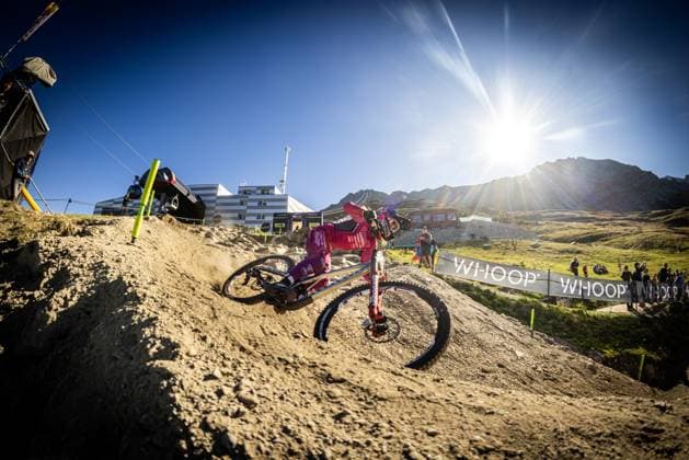 Whoop UCI Mountainbikeworldcup Downhill Lenzerheide BAUMANN Lisa COMMENCAL SCHWALBE BY LES ORRESat Whoop UCI Mountainbikeworldcup Downhill Lenzerheide, 20 09 2025,in Lenzerheide,SUI Photo Sebastian Sternemann