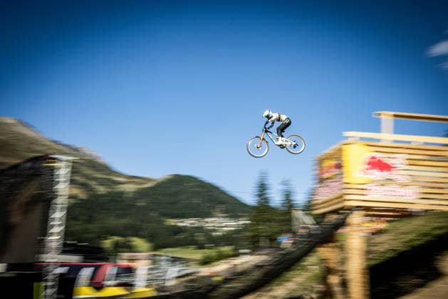 Whoop UCI Mountainbikeworldcup Downhill Lenzerheide ZIERL Rosa CUBE FACTORY RACINGat Whoop UCI Mountainbikeworldcup Downhill Lenzerheide, 20 09 2025,in Lenzerheide,SUI Photo Sebastian Sternemann