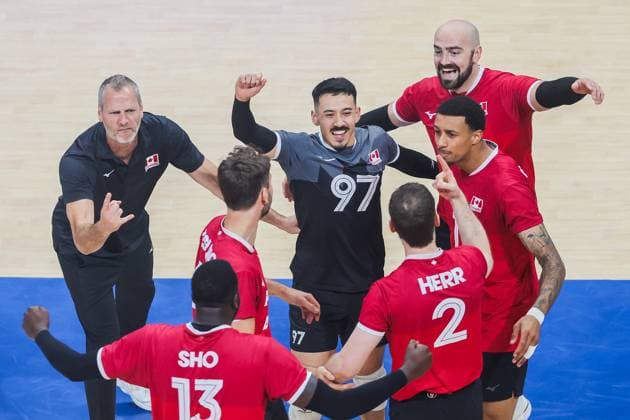 (250920) -- PASAY CITY, Sept. 20, 2025 -- Players of Canada celebrate scoring during the round of 16 match between Poland and Canada at the FIVB Men s World Championship, WM, Weltmeisterschaft 2025 in Pasay City, the Philippines, on Sept. 20, 2025. ) (SP)THE PHILIPPINES-PASAY CITY-FIVB MEN S WORLD CHAMPIONSHIP 2025-POLAND VS CANADA RouellexUmali 