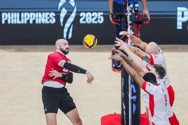 (250920) -- PASAY CITY, Sept. 20, 2025 -- Nicholas Hoag (L) of Canada competes during the round of 16 match between Poland and Canada at the FIVB Men s World Championship, WM, Weltmeisterschaft 2025 in Pasay City, the Philippines, on Sept. 20, 2025. ) (SP)THE PHILIPPINES-PASAY CITY-FIVB MEN S WORLD CHAMPIONSHIP 2025-POLAND VS CANADA RouellexUmali 