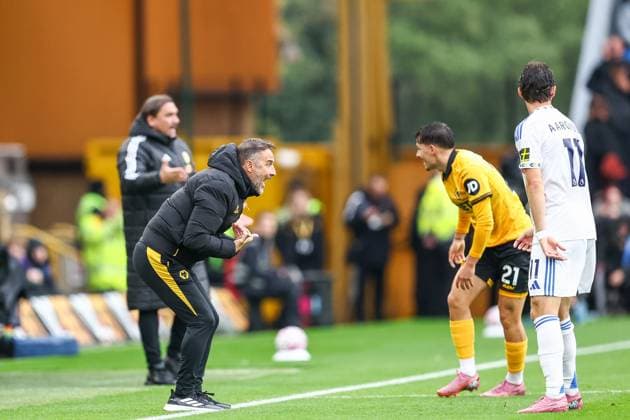 Wolverhampton Wanderers v Leeds United - Premier League Vitor Pereira of Wolverhampton Wanderers shouts and gestures as he gives instructions during the Premier League match between Wolverhampton Wanderers and Leeds United at Molineux in Wolverhampton, United Kingdom, on September 20, 2025. Wolverhampton West Midlands United Kingdom  Copyright: xMIxNewsx originalFilename:fletcher-wolverha250920_npLwK.jpg