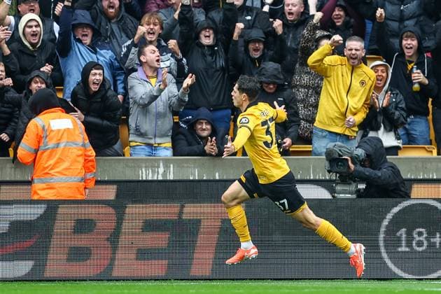 Wolverhampton Wanderers v Leeds United - Premier League Wolverhampton Wanderers celebrate the goal during the Premier League match between Wolverhampton Wanderers and Leeds United at Molineux in Wolverhampton, United Kingdom, on September 20, 2025. Wolverhampton West Midlands United Kingdom  Copyright: xMIxNewsx originalFilename:fletcher-wolverha250920_np7lD.jpg