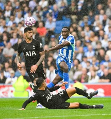 Danny Welbeck of Brighton has a shot blocked during the Premier League match between Brighton and Hove Albion and Tottenham Hotspur at the American Express Stadium , Brighton , UK - 20th September 2025 Brighton & Hove Albion v Tottenham Hotspur Premier League Football, Amex Stadium, Sussex, United Kingdom - 20 Sep 2025Brighton Amex Stadium Sussex United Kingdom Editorial use only. No merchandising. For Football images FA and Premier League restrictions apply inc. no internet mobile usage without FAPL license - for details contact Football Dataco  Copyright: xSimonxDack Shutterstockx 15495909ak