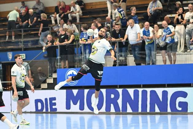 Max Beneke 9 ThSV Eisenach throws the ball in the game ThSV Eisenach vs HSG Wetzlar DAIKIN Handball ThSV Eisenach vs HSG Wetzlar 20 09 2025 Copyright: xJoshuaxHildebrandtx