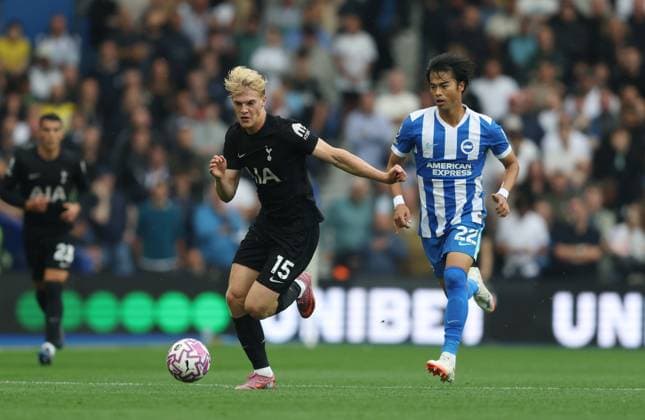 250920 Lucas Bergvall of Tottenham during the Premier League football match between Brighton and Tottenham on September 20, 2025 in Brighton Photo Bildbyran EXT BILDBYRAN kod XY XY0077 fotboll football soccer fotball premier league brighton tottenham bbeng  Copyright: BILDBYRANxEXT BB250920ZY065
