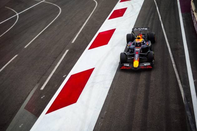 F1 - AZERBAIJAN GRAND PRIX 2025 01 VERSTAPPEN Max (nld), Red Bull Racing RB21, action during the 2025 Formula 1 Qatar Airways Azerbaijan Grand Prix, 17th round of the 2025 FIA Formula One World Championship, WM, Weltmeisterschaft from September 19 to 21, 2025 on the Baku City Circuit, in Baku, Azerbaijan - BakuAzerbaijan  Copyright: xFLORENTxGOODENx