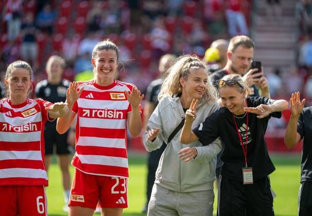 Soccer, Women, Season 2025 2026, Google Pixel Women Bundesliga 3 Matchday , 1 FC Union Berlin SGS Essen 2 0 , f l Celine Frank 1 Women 1 FC Union , Nele Bauereisen 1 Women 1 FC Union , Jenny Hipp 1 Women 1 FC Union , Judith Steinert 1 Women 1 FC Union , Cheering after the final whistle, 20 09 2025, Copyright: xMatthiasxKochx
