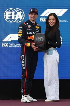 F1 Grand Prix Of Azerbaijan 2025 Qualifying Max Verstappen of Red Bull Racing and Janelle Zharmenova after the qualifying ahead of the Formula 1 Grand Prix of Azerbaijan at Baku City Circuit in Baku, Azerbaijan on September 20, 2025. Baku Azerbaijan  Copyright: xJakubxPorzyckix originalFilename:porzycki-f1grandp250920_np187.jpg