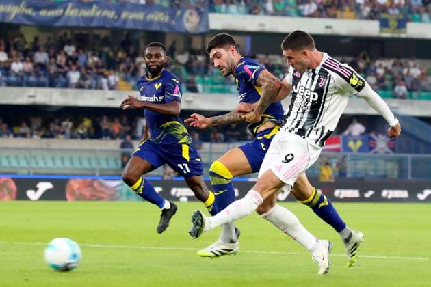 Juventus Dusan Vlahovic during the Serie A soccer match between Hellas Verona and Juventus at the Bentegodi Stadium in Verona, north west Italy - Saturday, September 20, 2025. - Soccer .  Copyright: xPaolaxGarbuio Lapressex