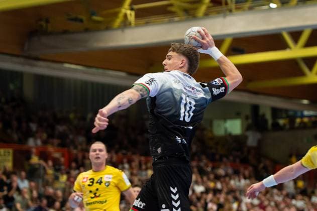 Throw Finn Wolfram TUSEM Essen,No 10 DEU, Düsseldorf Krefeld, 20 09 2025 Handball, 2 Bundesliga, Season 2025 2026, 4 Matchday, HSG Krefeld TUSEM Essen
