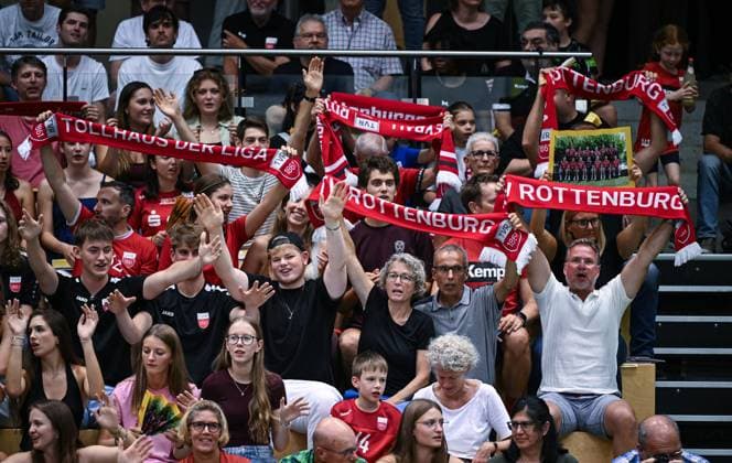 Volleyball 2 Bundesliga season 2025 2026 TV Rottenburg L E Volleys Leipzig 20 09 2025 Rottenburg fans create a great atmosphere in the Volksbank Arena