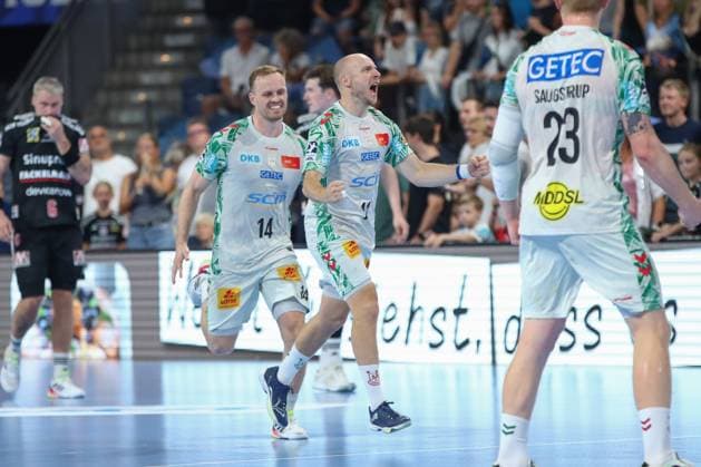 20 09 2025, xgox, Handball Daikin HBL, HC Erlangen SC Magdeburg emspor, v l Daniel Pettersson Magdeburg, 11 Jubel, Torjubel, jubelt ueber das Tor, celebrate the goal, celebration Nuernberg