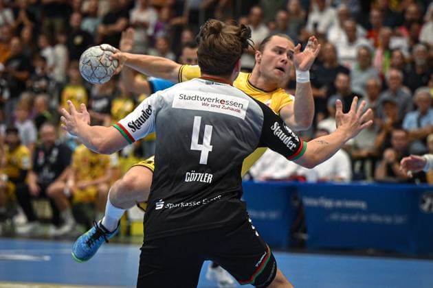 Germany, Handball, 2 Bundesliga, 4 Matchday, 2025 2026, HSG Krefeld Niederrhein vs TuSEM Essen, 20 09 2025, Glockenspitzhalle, Krefeld, Germany, Jörn Persson HSG Krefeld Niederrhein, 34 Copyright: xMarkusxVerwimpx