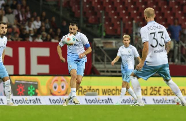 20 09 2025 Soccer Season 2025 2026 2 Soccer Bundesliga 06 Matchday 1 FC Nürnberg FCN Club VfL Bochum Sportfoto Zink DaMa xdaxmax DFL regulations prohibit any use of photographs as image sequences and or quasi video only for editorial use Matus Bero 19, VfL Bochum spielt Ball