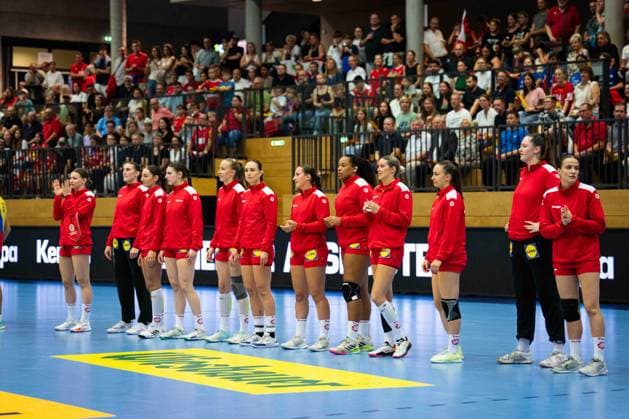 HANDBALL - AUT vs BRA, test match TULLN,AUSTRIA,20.SEP.25 - HANDBALL - OEHB international test match, Austria vs Brazil. Image shows the players of Austria during players introduction.  GEPAxpictures xKevinxHackner
