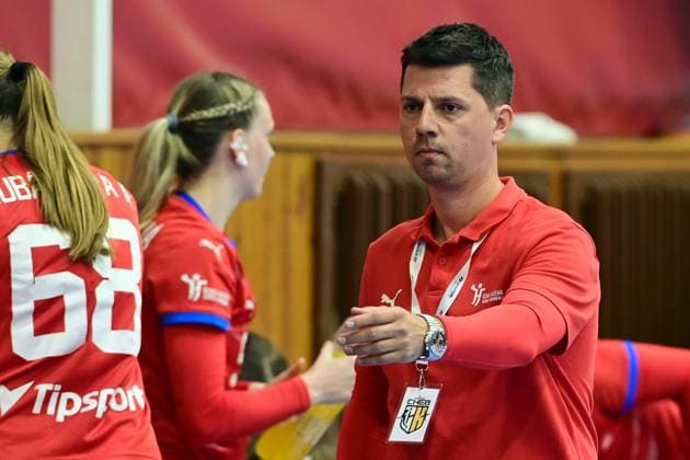 Woman handball tournament O stit mesta Chebu Czech Republic vs Turkey in Cheb, Czech Republic, September 20, 2025. Daniel Curda, Czech coach (right). (CTKxPhoto SlavomirxKubes) CTKPhotoP2025092006545  CTKPhotoP2025092006545