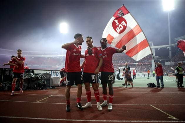 20 09 2025 Soccer Season 2025 2026 2 Soccer Bundesliga 06 Matchday 1 FC Nürnberg FCN Club VfL Bochum Sportfoto Zink DaMa xdaxmax DFL regulations prohibit any use of photographs as image sequences and or quasi video only for editorial use Jubel Freude Torjubel nach Tor zum 1 0 Berkay Yilmaz 21, 1 FC Nürnberg FCN Julian Justvan 10, 1 FC Nürnberg FCN Mohamed Ali Zoma 23, 1 FC Nürnberg FCN jubelt freue sich Torschütze Julian Justvan 10, 1 FC Nürnberg FCN