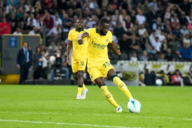 CALCIO - Serie A - Udinese Calcio vs AC Milan Milan s Fikayo Tomori tries to score during Udinese Calcio vs AC Milan, Italian soccer Serie A match in Udine, Italy, September 20 2025 Udine Italy  Copyright: xIPAxSport ABACAx