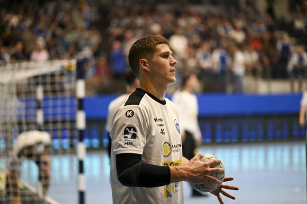 Vukasin Antonijevic 41 ThSV Eisenach positions himself with the ball in the Werner Assmann Halle in Eisenach, portrait, single photo DAIKIN Handball ThSV Eisenach against HSG Wetzlar 20 09 2025 Copyright: xJoshuaxHildebrandtx