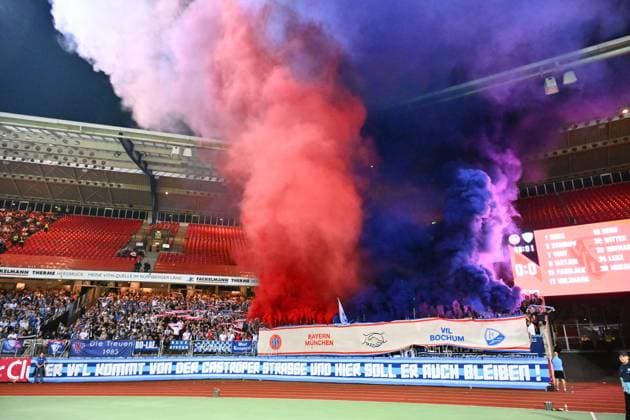 20 09 2025 Soccer Season 2025 2026 2 Soccer Bundesliga 06 Matchday 1 FC Nürnberg FCN Club VfL Bochum Sportfoto Zink xwoxzix DFL regulations prohibit any use of photographs as image sequences and or quasi video only for editorial use Fans Fanblock Bochum Pyro Pyrotechnik Bengalos Bengalfackel Rauch