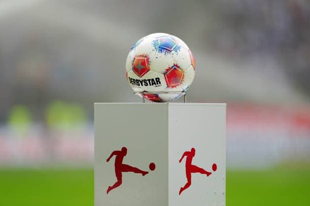 Derbystar match ball on ball steal, theme photo, theme picture, symbol photo, symbol image, stock photo GER, Hamburger SV vs 1 FC Heidenheim, football, 1 Bundesliga, match day 4, season 2025 2026, 20 09 2025 GER, Hamburger SV vs 1 FC Heidenheim, football, 1 Bundesliga, match day 4, season 2025 2026, 20 09 2025 Hamburg Copyright: xEibner-Pressefoto MarcelxvonxFehrnx EP_MFN