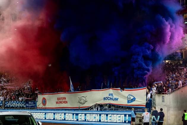 Football, Season 2025 2026, 2 Bundesliga, Max Morlock Stadion, Matchday 6, 1 FC Nürnberg VfL Bochum, 20 09 2025 20 09 2025, Football, Season 2025 2026, 2 Bundesliga, Max Morlock Stadion, Matchday 6, 1 FC Nürnberg VfL Bochum, Choreo Guest Block Fanblock Fans VfL Bochum celebrate the friendship to FC Bayern Munich Photo Lucca Fundel Nuremberg Max Morlock Stadion Bayern Germany