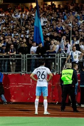 Football, Season 2025 2026, 2 Bundesliga, Max Morlock Stadion, Matchday 6, 1 FC Nürnberg VfL Bochum, 20 09 2025 20 09 2025, Football, Season 2025 2026, 2 Bundesliga, Max Morlock Stadion, Matchday 6, 1 FC Nürnberg VfL Bochum, Disappointment at VfL Bochum after the late defeat 26 Romario Rösch VfL Bochum in front of the guest block Fan block of VfL Bochum fans Photo Lucca Fundel Nuremberg Max Morlock Stadion Bayern Germany