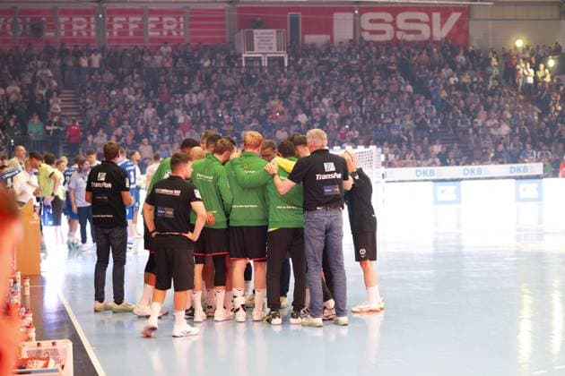 Momir Ilic coach HSG Wetzlar at team meeting with players DAIKIN Handball ThSV Eisenach against HSG Wetzlar 20 09 2025 Copyright: xJoshuaxHildebrandtx