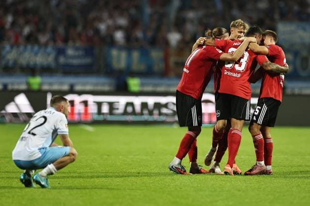 FCN cheers after the first round match of the 2025 2026 season between 1 FC Nuremberg and Vfl Bochum 2 1 in Nuremberg 20 09 2025