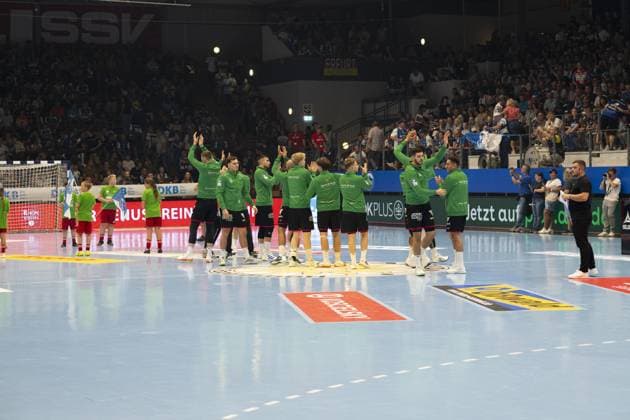 Josip Simic 5 HSG Wetzlar , Stefan Cavor 77 HSG Wetzlar and Filip Vistorop 4 HSG Wetzlar position themselves on the court DAIKIN Handball ThSV Eisenach v HSG Wetzlar 20 09 2025 Copyright: xJoshuaxHildebrandtx