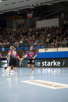 Tom Wolf 10 HSG Wetzlar and 33 HSG Wetzlar position themselves on the pitch DAIKIN Handball ThSV Eisenach v HSG Wetzlar 20 09 2025 Copyright: xJoshuaxHildebrandtx