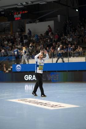 Matija Spikic 1 ThSV Eisenach positions itself on the pitch in the Werner Assmann Halle in Eisenach DAIKIN Handball ThSV Eisenach against HSG Wetzlar 20 09 2025 Copyright: xJoshuaxHildebrandtx