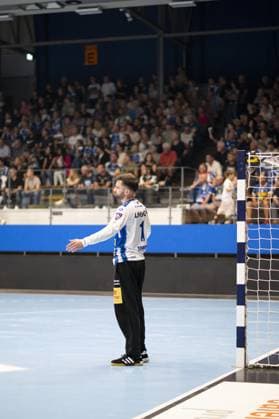 Matija Spikic 1 ThSV Eisenach shows concentrated goalkeeper position in the Werner Assmann Halle in Eisenach DAIKIN Handball ThSV Eisenach against HSG Wetzlar 20 09 2025 Copyright: xJoshuaxHildebrandtx