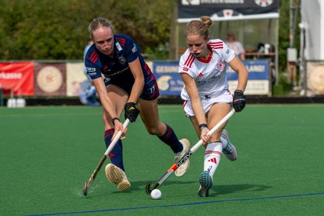 Field Hockey, Bremer HC vs Düsseldorfer HC 0 2, Women 1 Bundesliga, Season 2025 26 21 06 25 , Bremen, Germany, 1 Bundesliga Women Hockey Photo by Axel Kaste Lisa Nolte, DHC, Manuela Ghigliotti, 12 Bremer HC, Midfield right Bremen Bremer Hockey Club e V Freie Hansestadt Bremen Germany BHC Damen - DHC 20.09.25 LR-0673