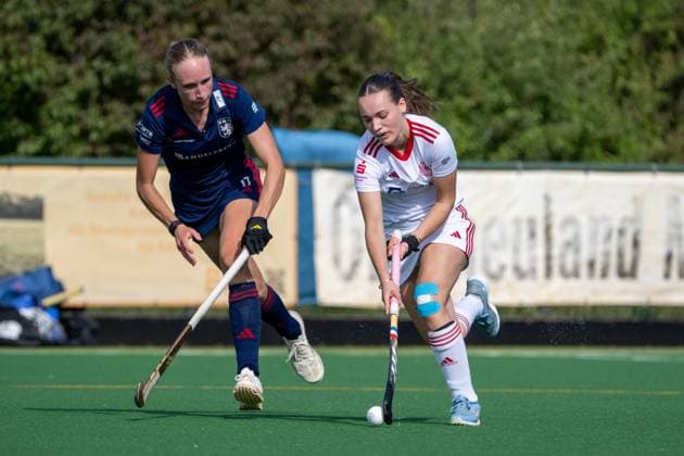 Field Hockey, Bremer HC vs Düsseldorfer HC 0 2, Women 1 Bundesliga, Season 2025 26 21 06 25 , Bremen, Germany, 1 Bundesliga Women Hockey Photo by Axel Kaste Lisa Nolte, 17, DHC, blue, Emma Dieszbrock, 28 Bremer HC, Sturm Bremen Bremer Hockey Club e V Freie Hansestadt Bremen Germany BHC Damen - DHC 20.09.25 LR-0463