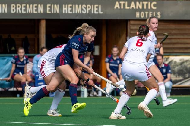 Field Hockey, Bremer HC vs Düsseldorfer HC 0 2, Women 1 Bundesliga, Season 2025 26 21 06 25 , Bremen, Germany, 1 Bundesliga Women Hockey Photo by Axel Kaste Sara Strauss, blue DHC Bremen Bremer Hockey Club e V Freie Hansestadt Bremen Germany BHC Damen - DHC 20.09.25 LR-0492