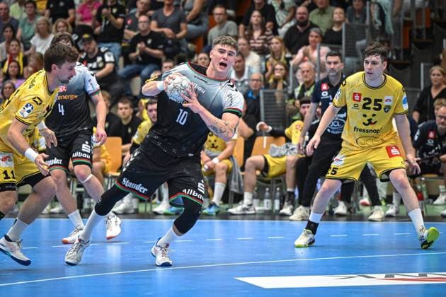 Germany, Handball, 2 Bundesliga, 4 Matchday, 2025 2026, HSG Krefeld Niederrhein vs TuSEM Essen, 20 09 2025, Glockenspitzhalle, Krefeld, Germany, Goal finish Finn Wolfram TuSEM Essen, 10 Copyright: xMarkusxVerwimpx