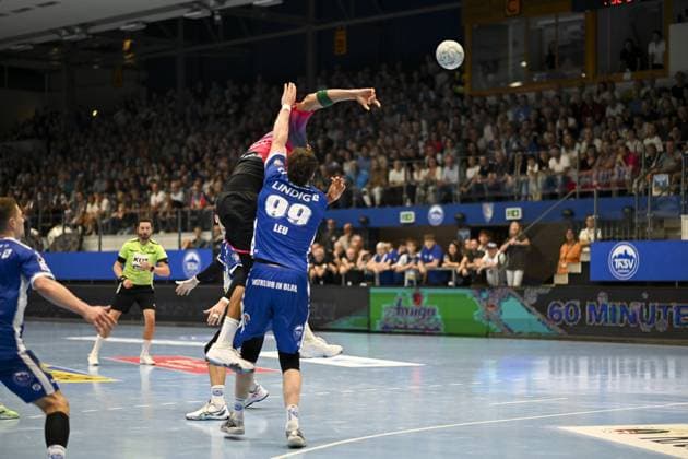 Tillman Leu 99 ThSV Eisenach and 99 HSG Wetzlar fight for the ball DAIKIN Handball ThSV Eisenach vs HSG Wetzlar 20 09 2025 Copyright: xJoshuaxHildebrandtx