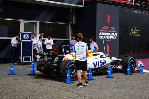 F1 - AZERBAIJAN GRAND PRIX 2025 FIA weight scales scrutineering, HADJAR Isack (fra), Visa Cash App RB F1 Team VCARB02, during the 2025 Formula 1 Qatar Airways Azerbaijan Grand Prix, 17th round of the 2025 FIA Formula One World Championship, WM, Weltmeisterschaft from September 19 to 21, 2025 on the Baku City Circuit, in Baku, Azerbaijan - BakuAzerbaijan  Copyright: xFLORENTxGOODENx