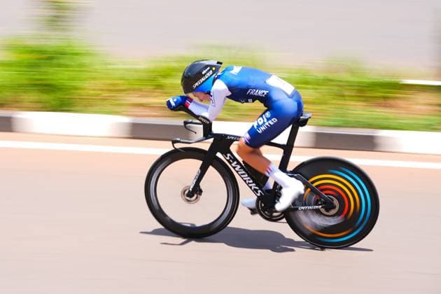 2025 UCI Road World Championships Picture by Zac Williams SWpix.com - 21 09 2025 - Cycling - 2025 UCI Road World Championships - BK Arena to Kigali Convention Centre, Kigali, Rwanda - Women Elite Individual Time Trial (ITT) - Juliette Labous (France) Copyright: x xSWpix.comx(t axPhotographyxHubxLtd)xZacxWilliams SWpix.comx SWP-3030-5035