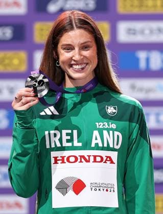 (250921) -- TOKYO, Sept. 21, 2025 -- Silver medalist Kate O Connor of Ireland poses during the women s heptathlon awarding ceremony at the 2025 World Athletics Championships in Tokyo, Japan, Sept. 21, 2025. ) (SP)JAPAN-TOKYO-ATHLETICS-WORLD ATHLETICS CHAMPIONSHIPS-WOMEN S HEPTATHLON-AWARDING CEREMONY JiaxHaocheng 